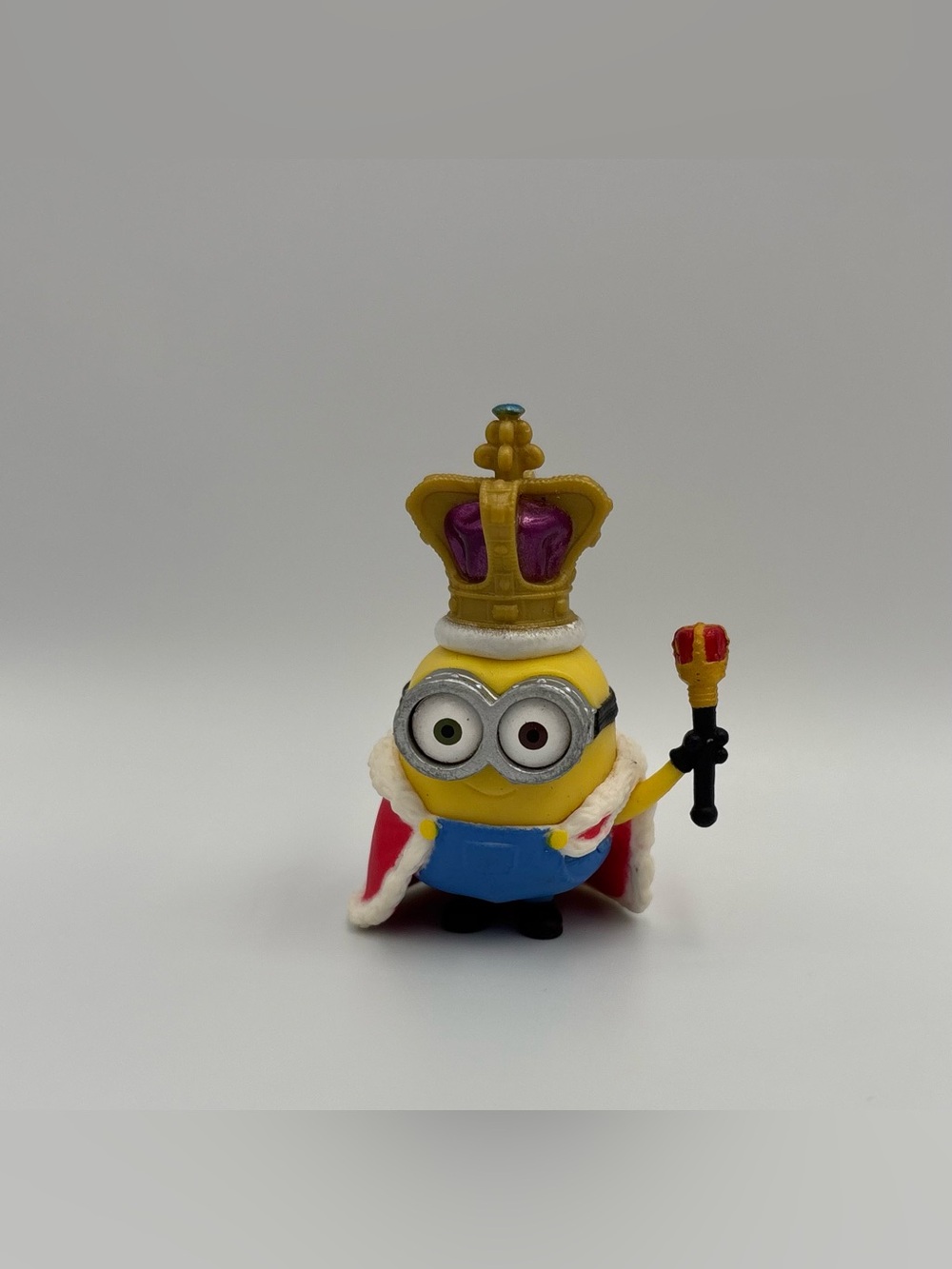 RARE Exclusive Minions Movie King Bob Surprise Mini Figure Toy 2" Thinkway Toys